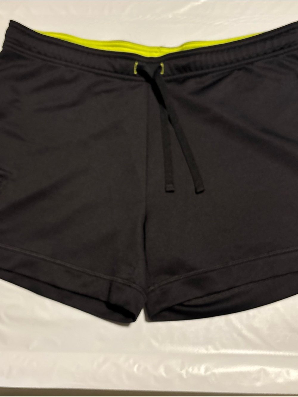 Under Armour Women’s Athletic Shorts Semi-fitted Size L Elastic Waist Black